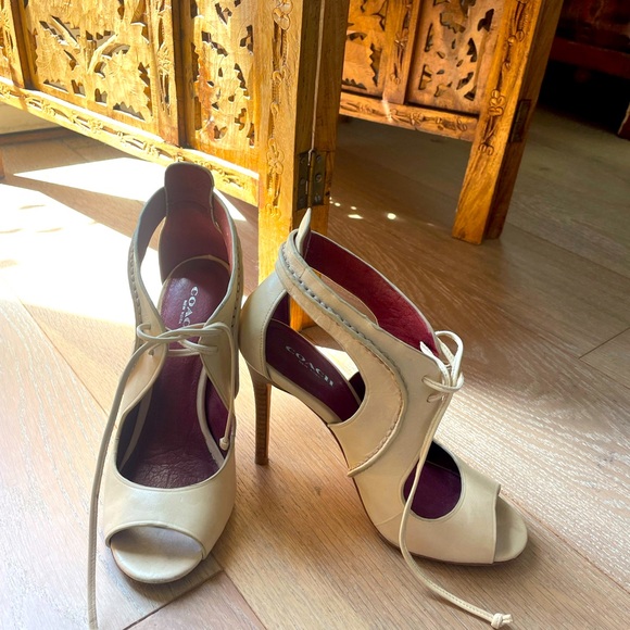 Coach cream leather heels - Picture 1 of 7